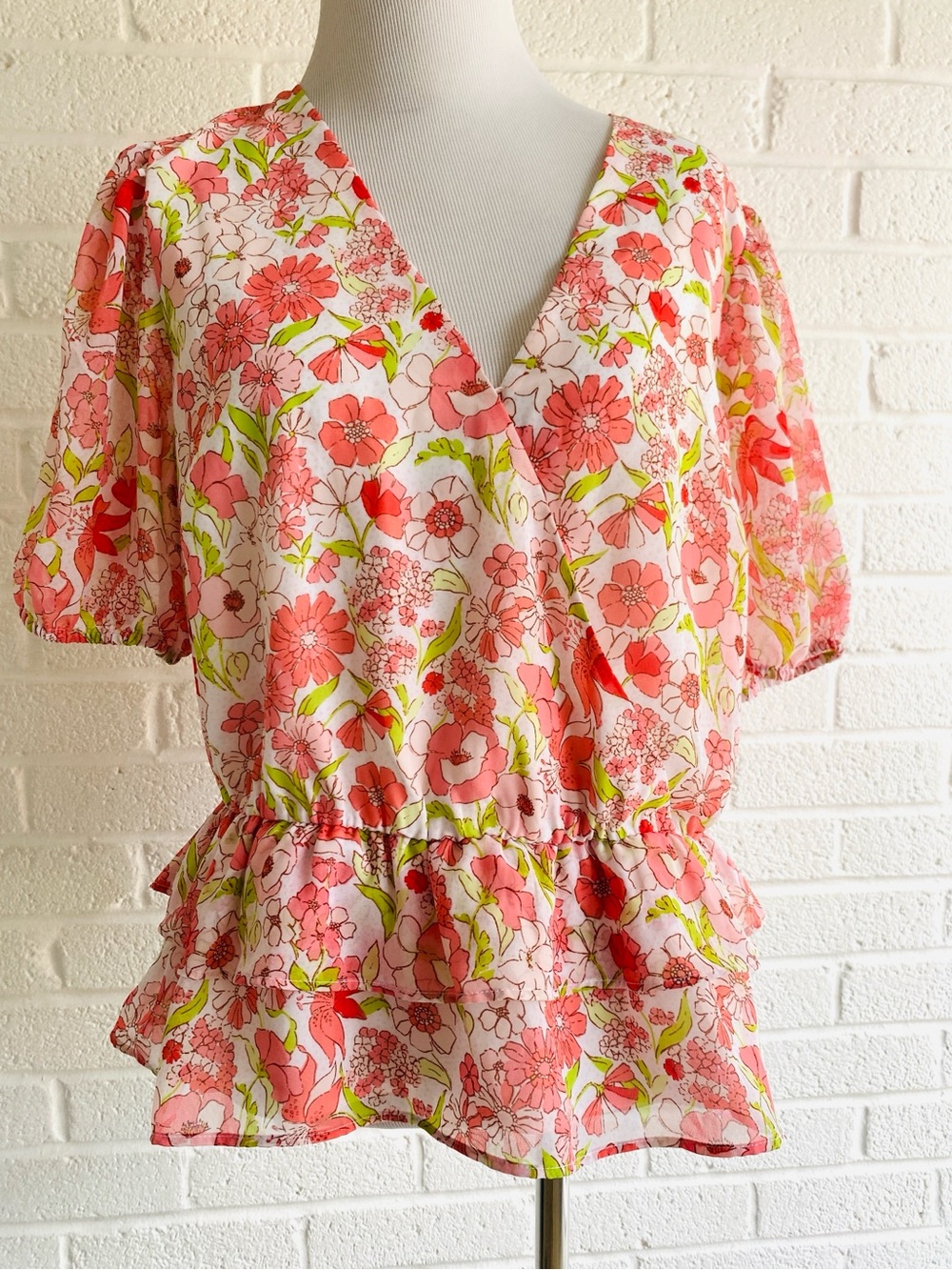 Bar 111 Floral V-Neck Peplum Blouse in Coral Pink Large Cottagecore Puff Sleeve